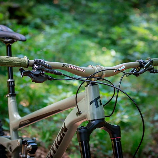 Manubrio Fatbar 35 Aluminio, 800mm Rise 30mm Gold | RENTHAL COMPONENTES Bicigangas® - Pedalea sin parar