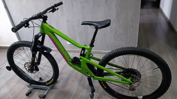SANTA CRUZ NOMAD 4 Carbono Modelo 2022/ Talla S-M EL GARAJE Bicigangas® - Pedalea sin parar