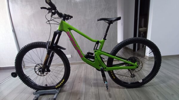 SANTA CRUZ NOMAD 4 Carbono Modelo 2022/ Talla S-M EL GARAJE Bicigangas® - Pedalea sin parar