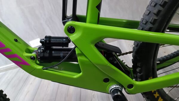 SANTA CRUZ NOMAD 4 Carbono Modelo 2022/ Talla S-M EL GARAJE Bicigangas® - Pedalea sin parar