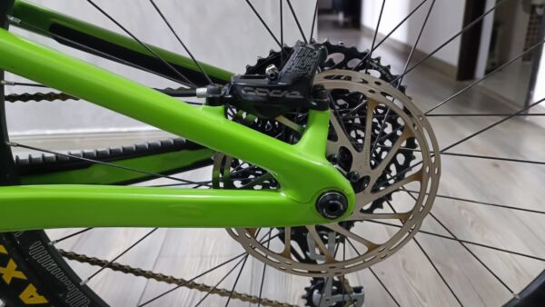 SANTA CRUZ NOMAD 4 Carbono Modelo 2022/ Talla S-M EL GARAJE Bicigangas® - Pedalea sin parar